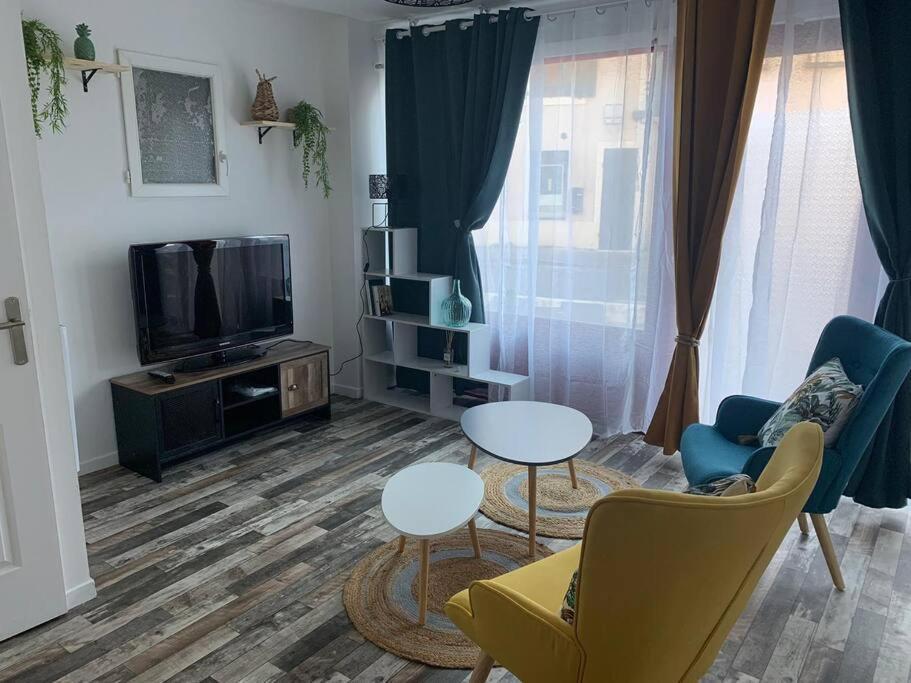 Appartement Avec Cours Gien Zewnętrze zdjęcie